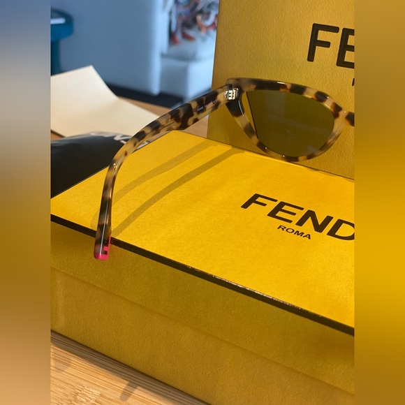 Fendi‎ Cat Eye Sunglasses - Picture 11 of 16